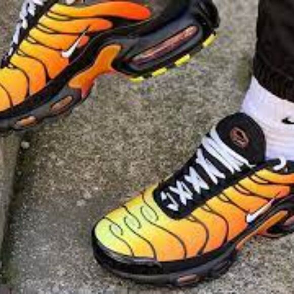 Nike Air Max Plus “Tiger” Orange Sneakers 852630-040 US Mens Size 8 / 41 EU - Picture 2 of 16